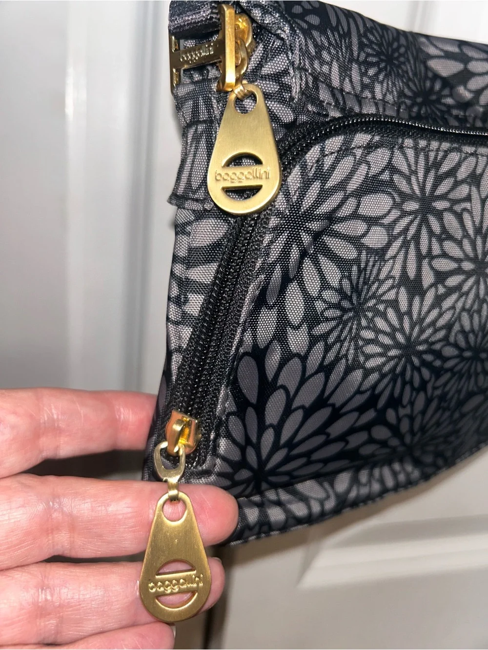 Baggallini Black Floral Crossbody with Gold Turn-Lock